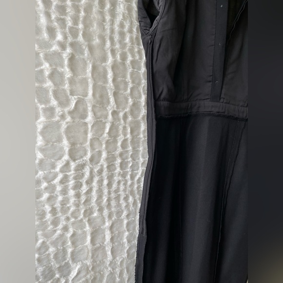 ANN TAYLOR a button down top. Point collar black dress. Size (8). - Picture 11 of 15